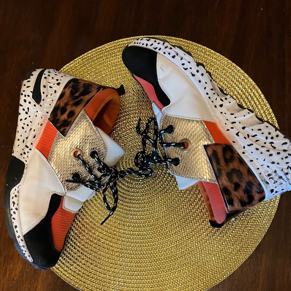 CHEETAH Print Sneakers Sz 8, Great Condition.